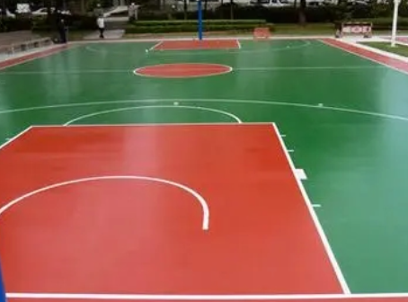 贵港许多老旧运动场地面翻新,篮球场地面维修